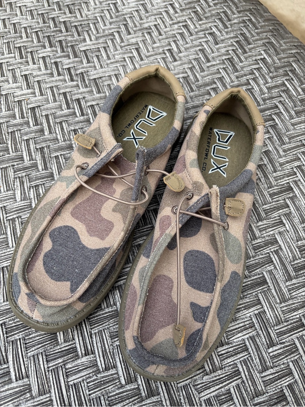 Men’s Dux Slip-On Canvas Shoes